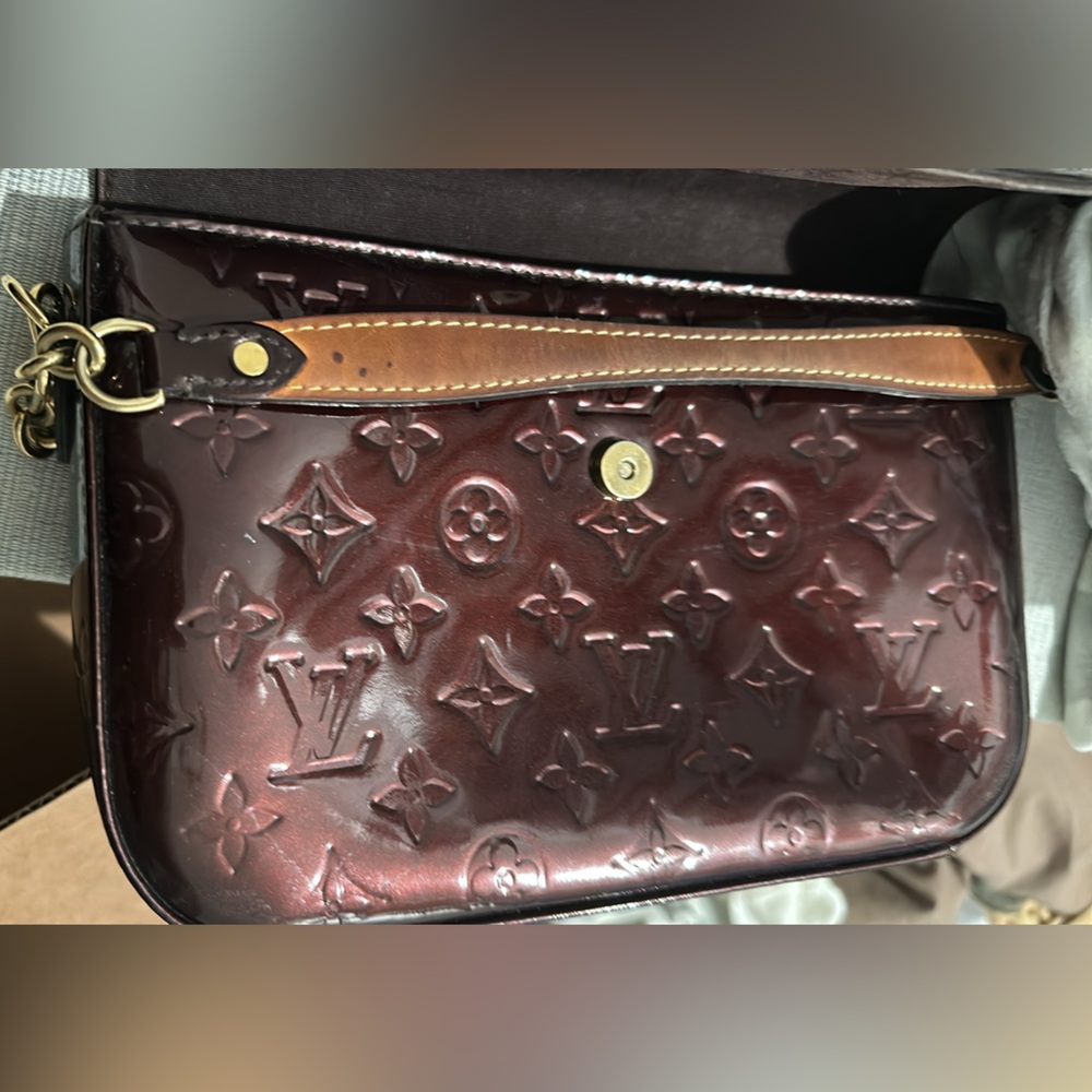 Louis Vuitton Amarante Rodeo Drive Monogram Vernis Leather Shoulder Bag - Picture 15 of 16